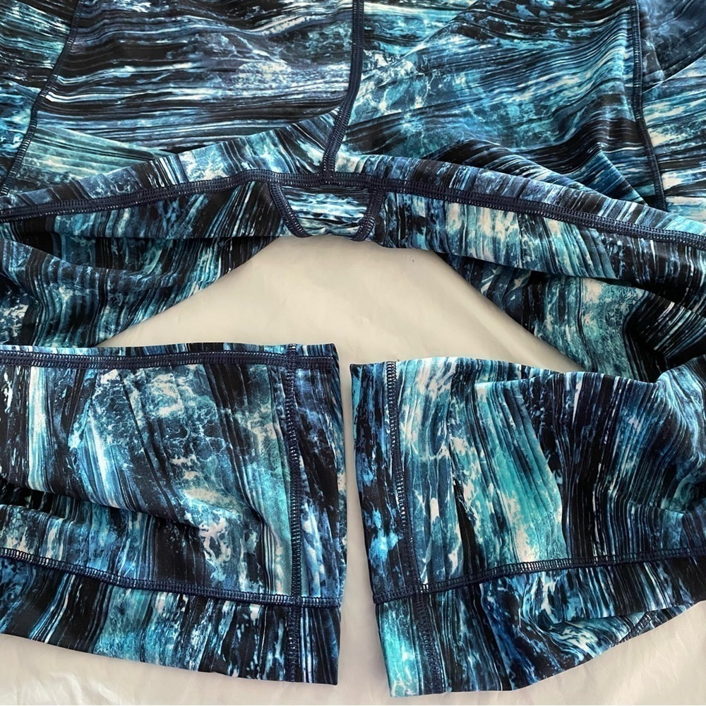 Lululemon‎ Speed Up Crop 21" Shorelines Multi Blue size 12 W6AO8S - Picture 9 of 10